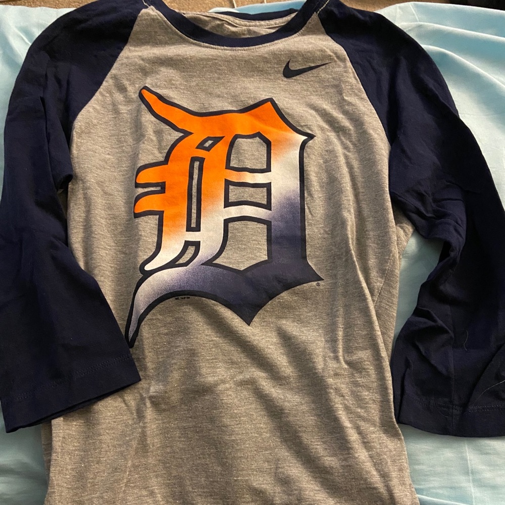 Tigers three quarter long sleeve